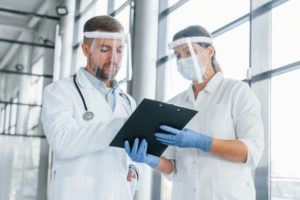 Working With Documents Two Doctors In White Coats 2021 12 27 21 16 17 Utc (1) (1) - Contaje Soluções Empresariais